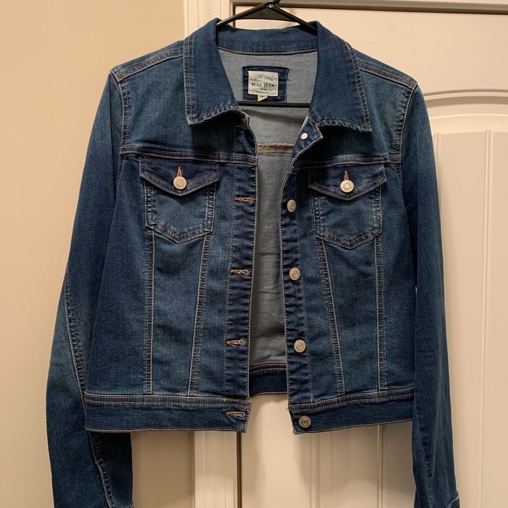 Women’s Slim Fit Cropped Denim Jacket - Size Large (True to Medium) waist length
